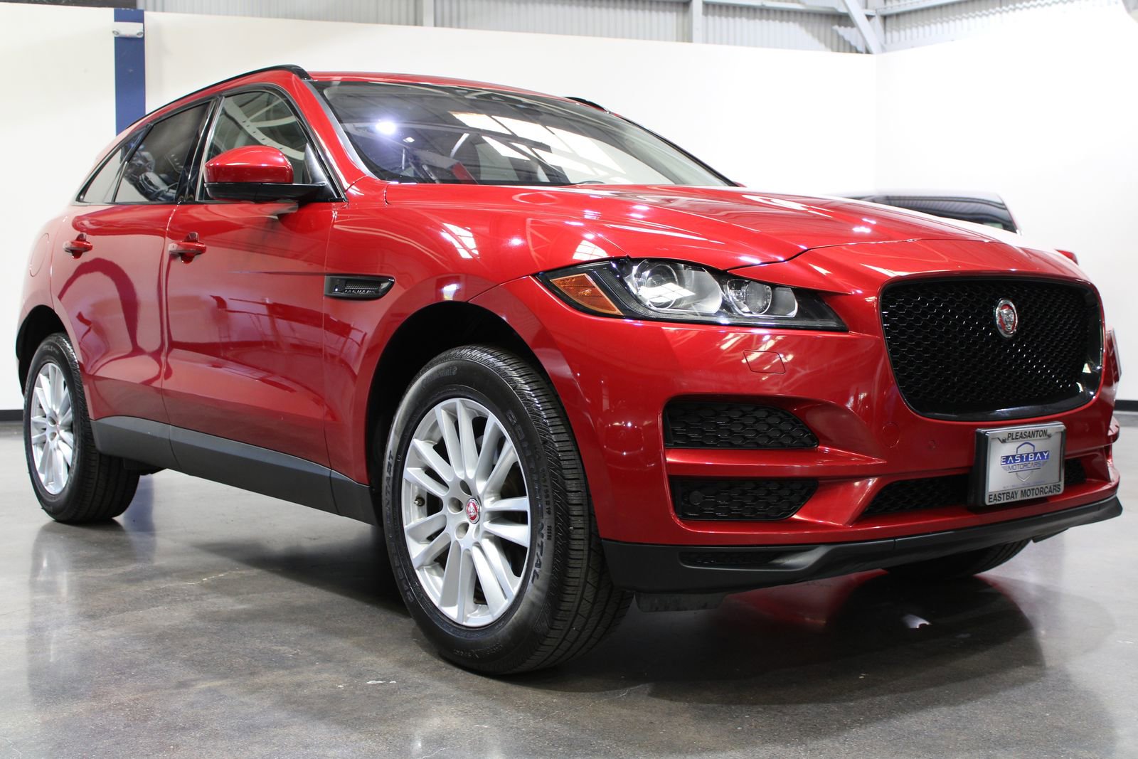 Used 2017 Jaguar F-PACE Prestige image 3