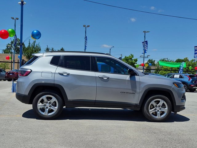 Used 2024 Jeep Compass Latitude AWD/4WD image 3
