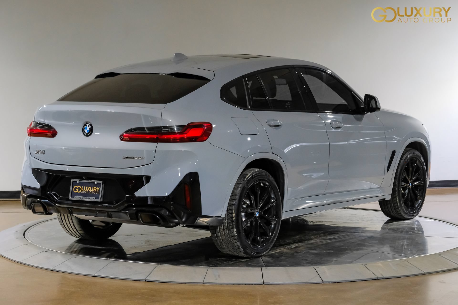 Used 2024 BMW X4 xDrive30i w/ M Sport Package AWD/4WD image 10