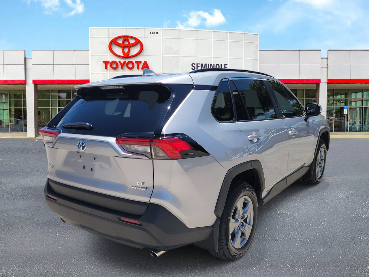 Used 2024 Toyota RAV4 LE AWD/4WD image 6
