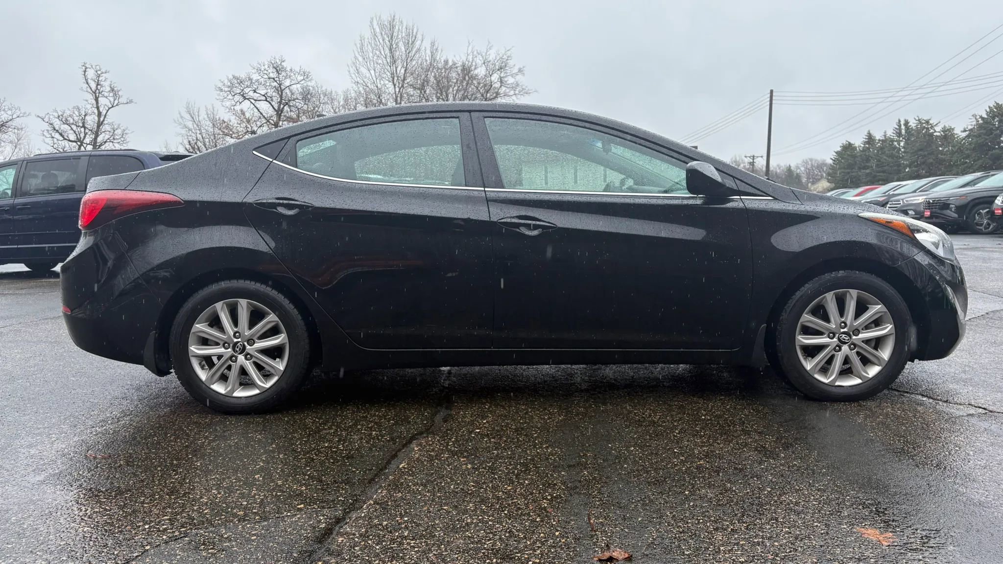 Used 2015 Hyundai Elantra SE w/ Option Group 03 FWD image 11