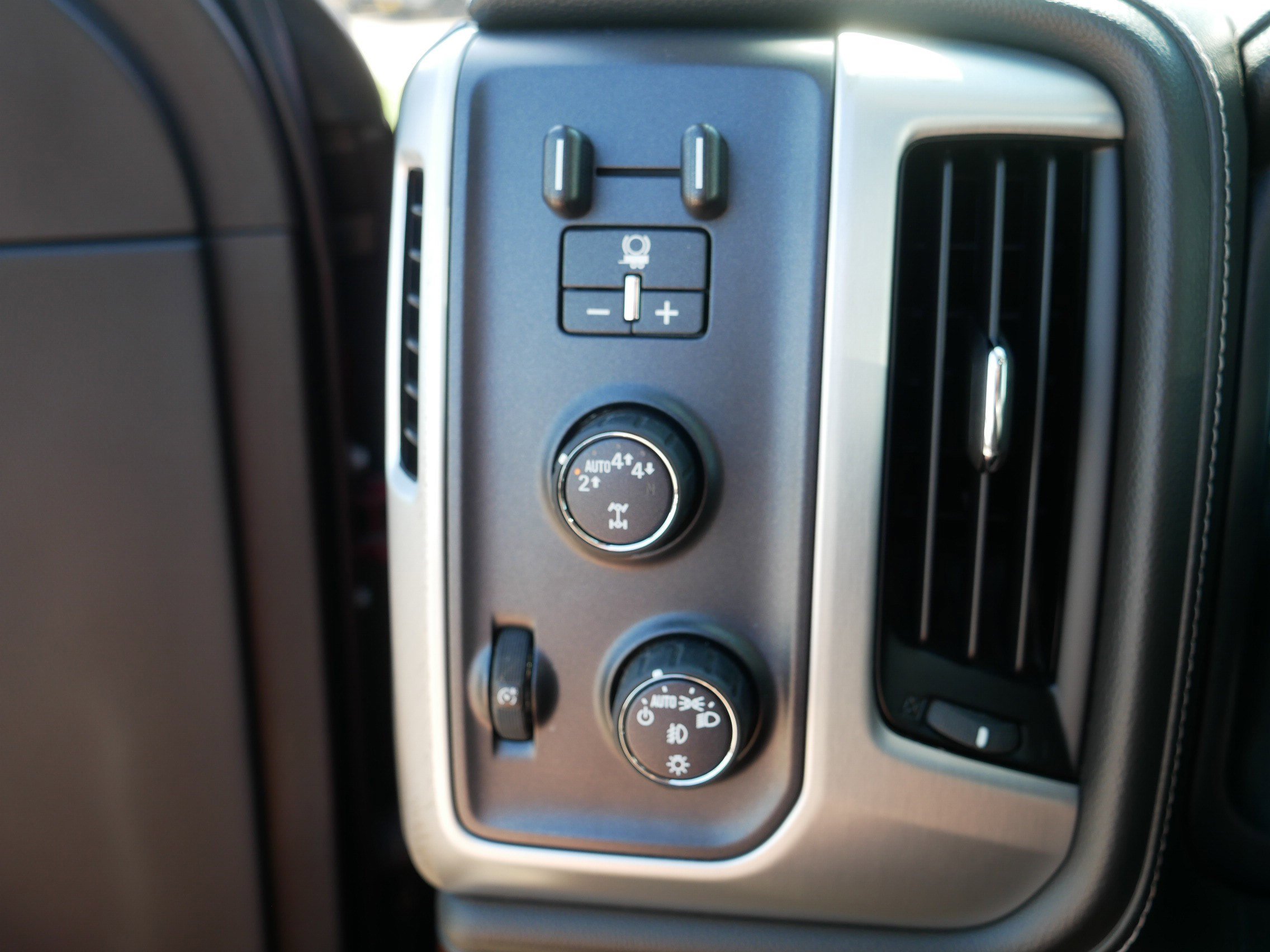 Used 2018 GMC Sierra 1500 SLT image 26