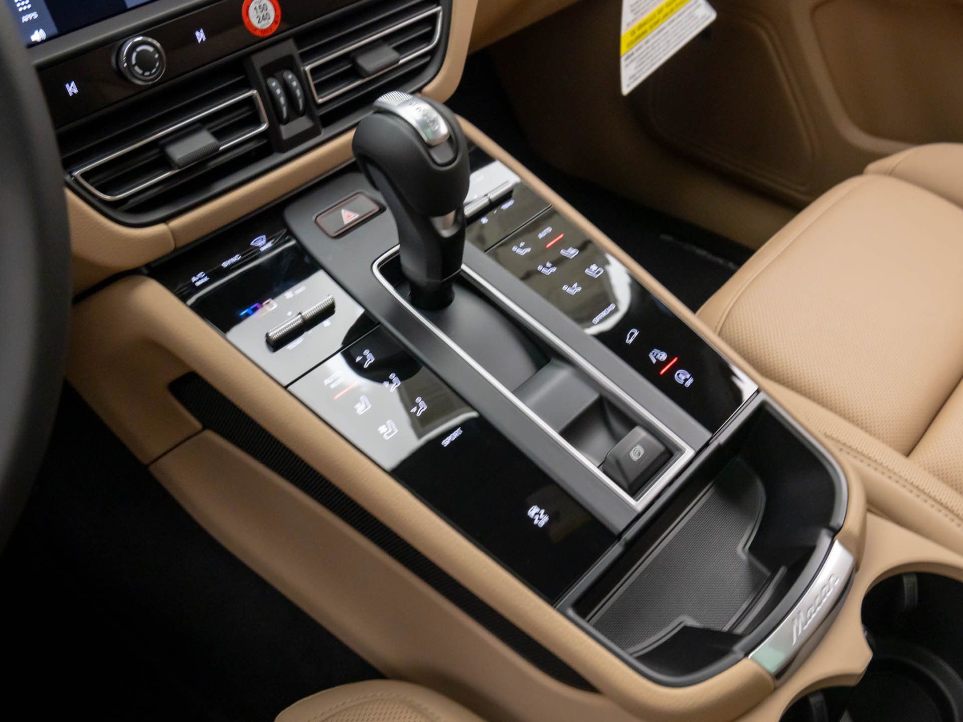 Certified 2026 Porsche Macan image 13