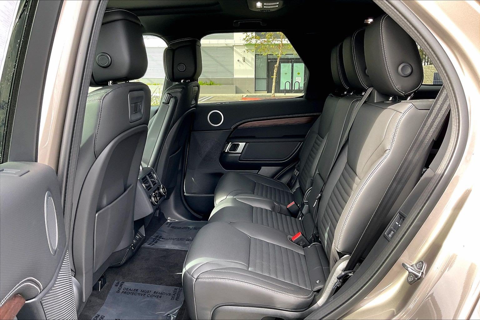 New 2026 Land Rover Discovery Dynamic SE AWD/4WD image 17