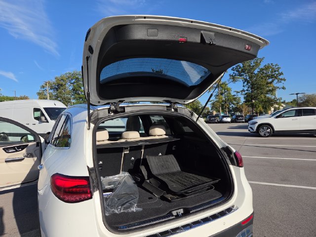 Used 2023 Mercedes-Benz GLC 300 4MATIC w/ Exclusive Trim Package image 27