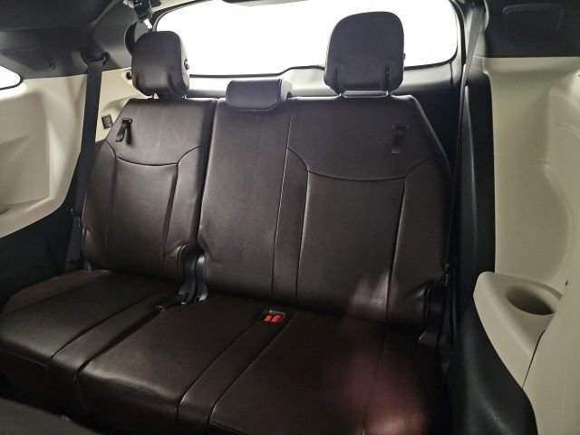 Certified 2022 Toyota Sienna Platinum FWD image 29