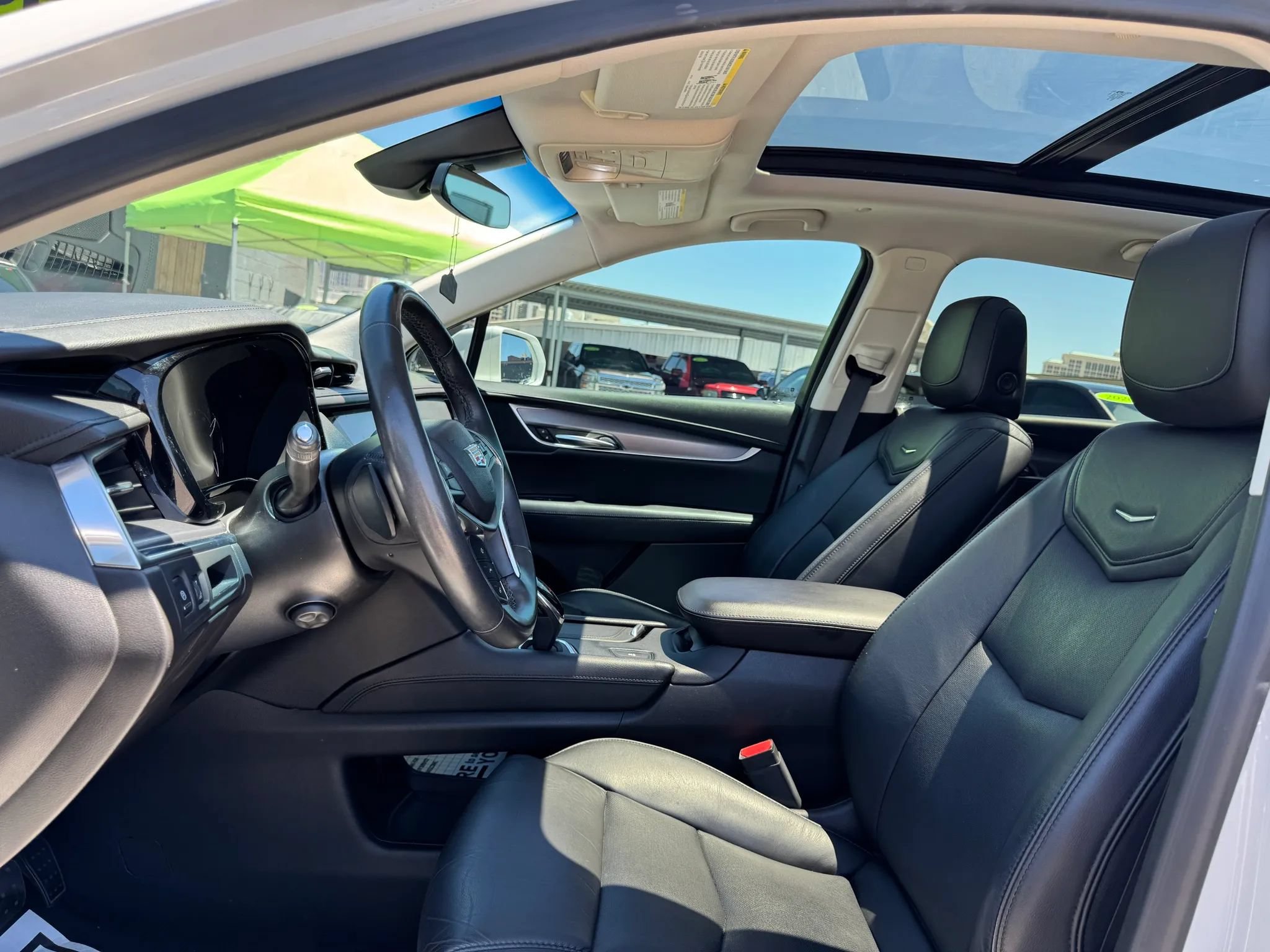 Used 2018 Cadillac XT5 Luxury w/ Driver Awareness Package FWD image 12