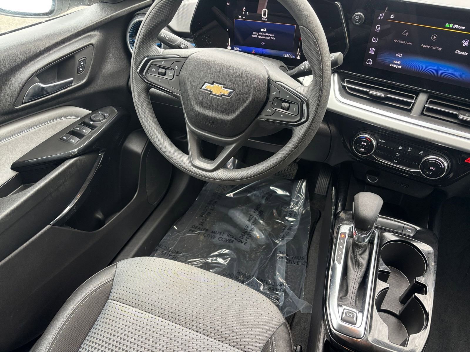 Used 2025 Chevrolet Trax LT image 30