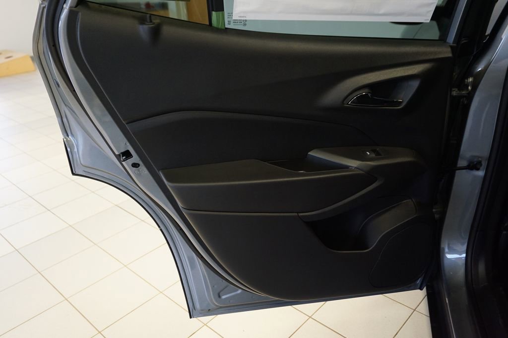 New 2026 Chevrolet Trax RS w/ Sunroof Package image 25