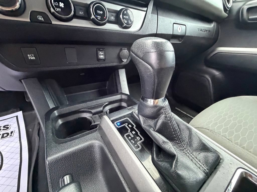 Used 2018 Toyota Tacoma SR5 AWD/4WD image 25