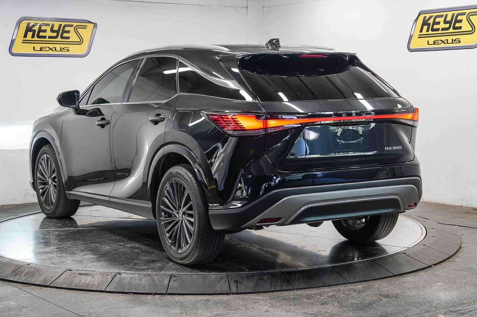 Used 2025 Lexus RX 350 Premium w/ Convenience Package FWD image 2