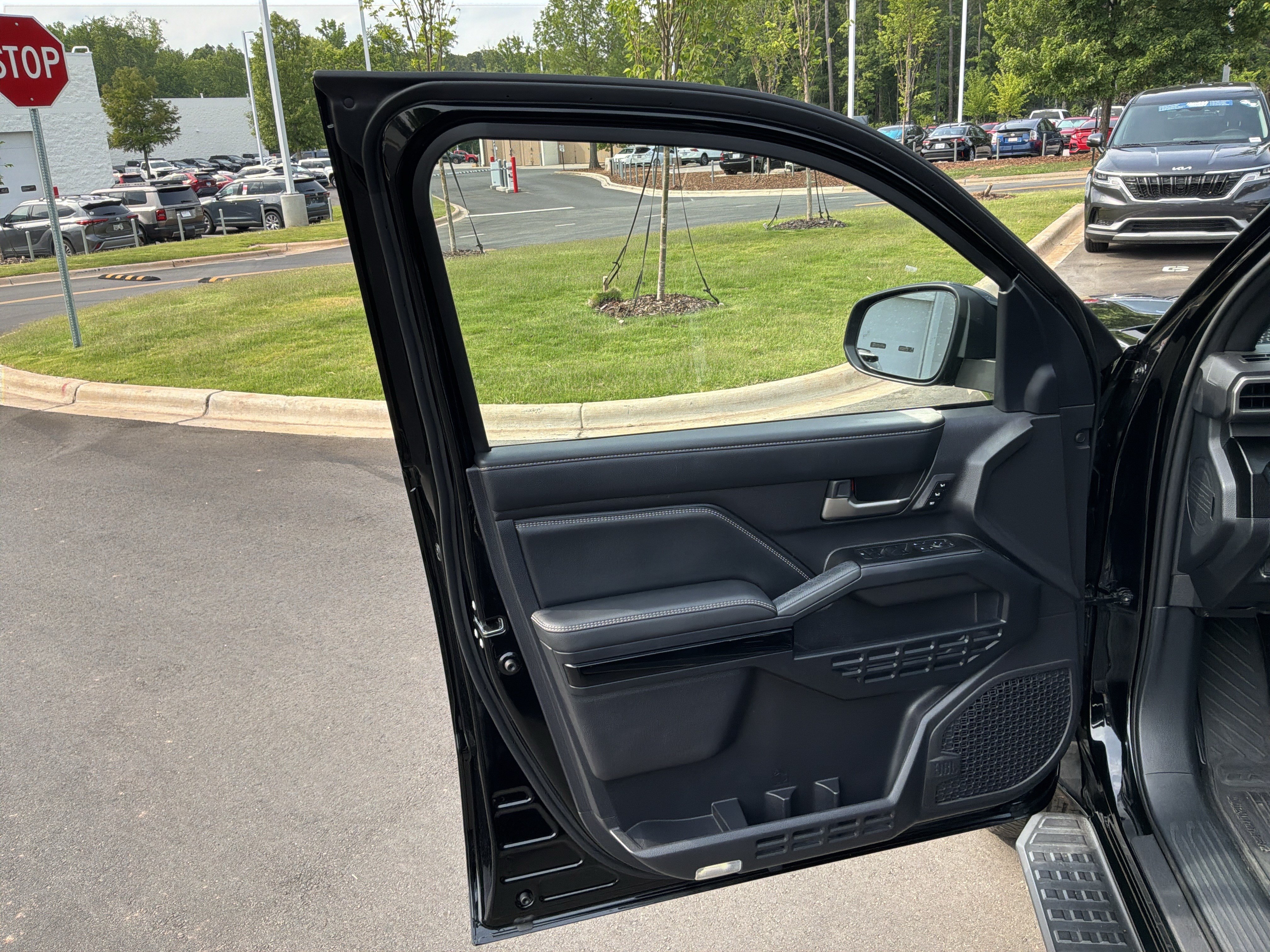 Used 2025 Toyota 4Runner Limited AWD/4WD image 14