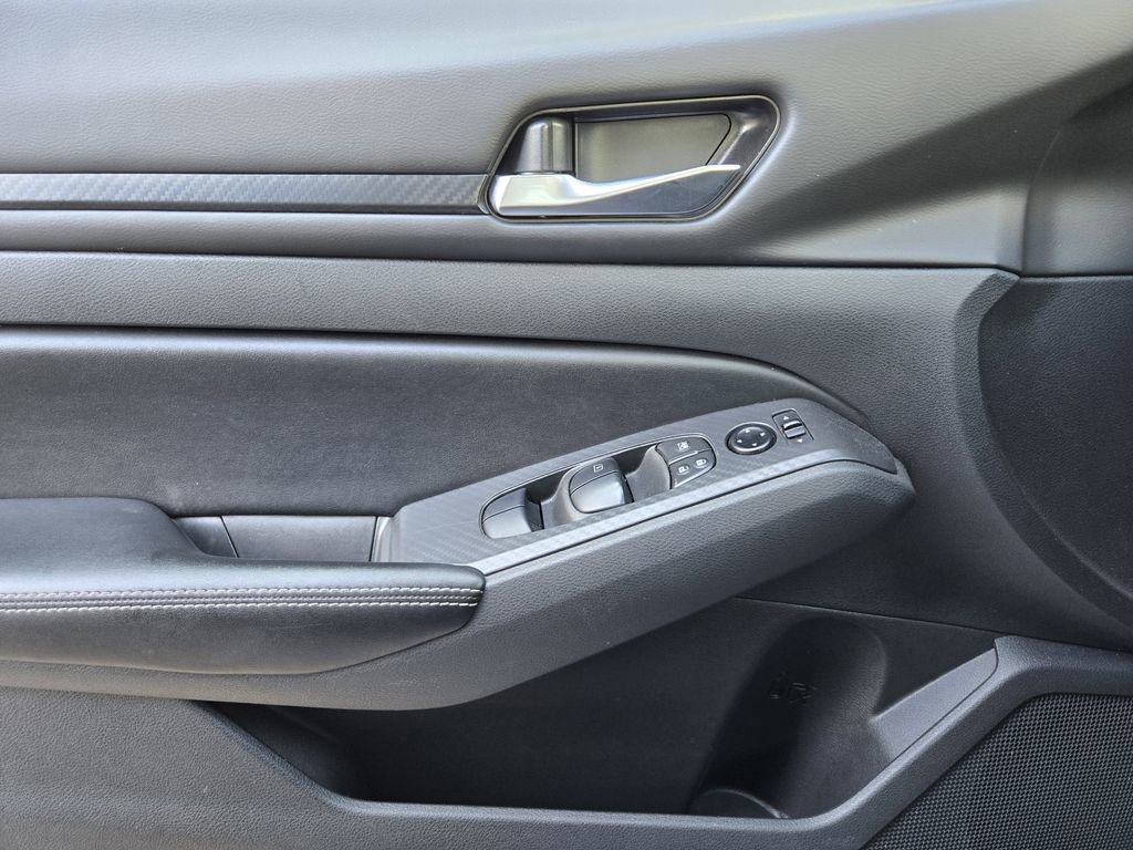 Used 2024 Nissan Altima 2.5 SV FWD image 15