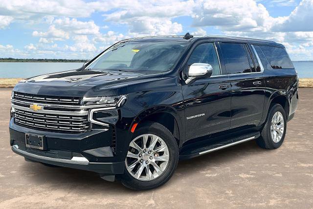 Used 2023 Chevrolet Suburban Premier image 3