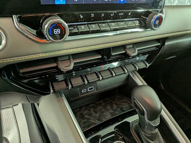 Certified 2024 Chevrolet Colorado ZR2 w/ Technology Package image 28