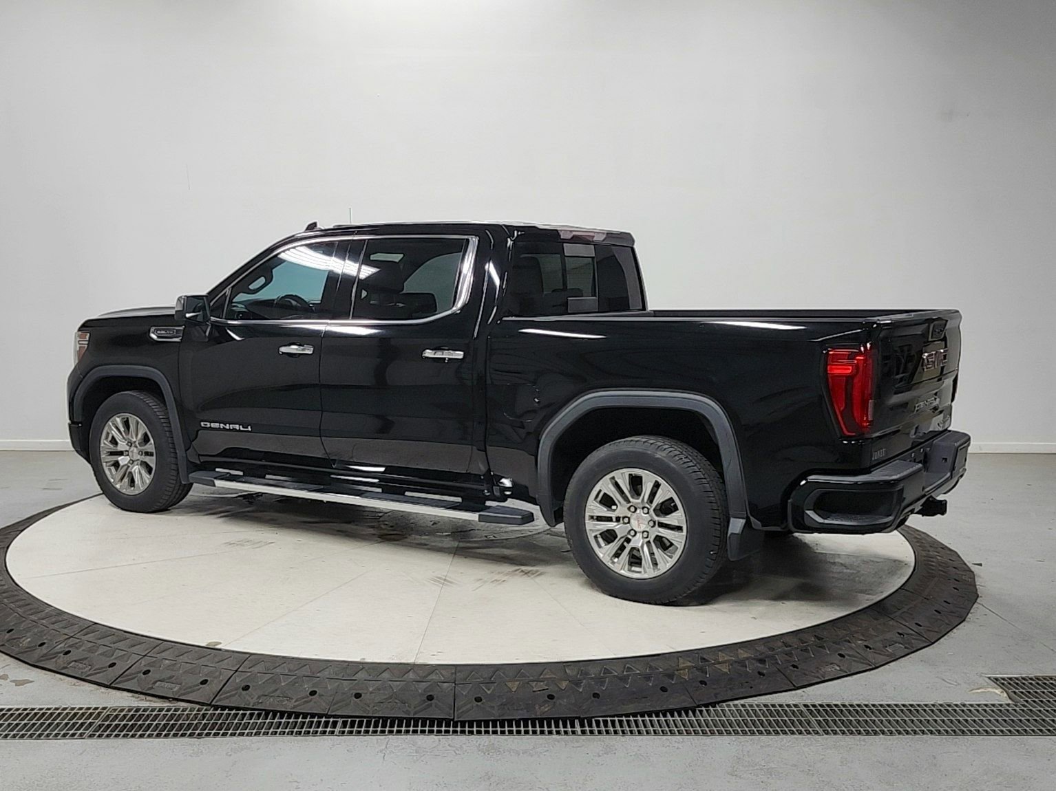 Used 2020 GMC Sierra 1500 Denali w/ LPO, GMC Protection Package AWD/4WD image 5