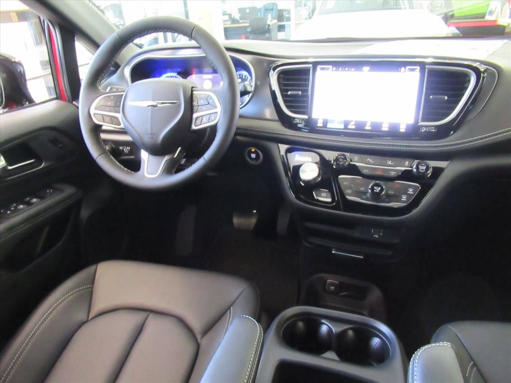 New 2026 Chrysler Pacifica Select image 11
