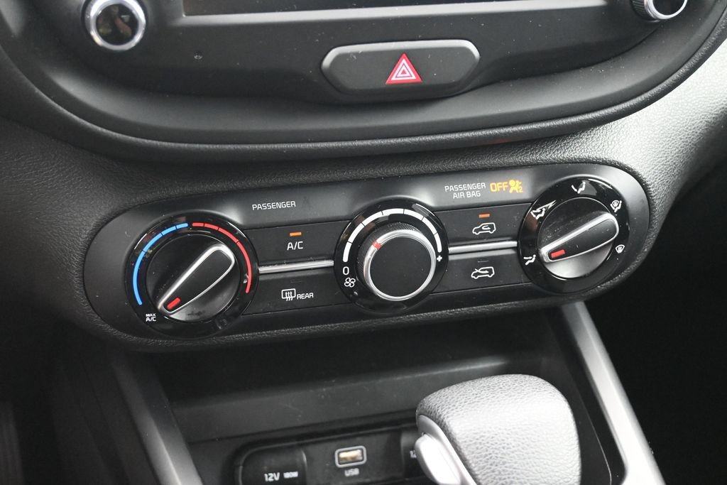 Used 2025 Kia Soul LX w/ LX Technology Package FWD image 16