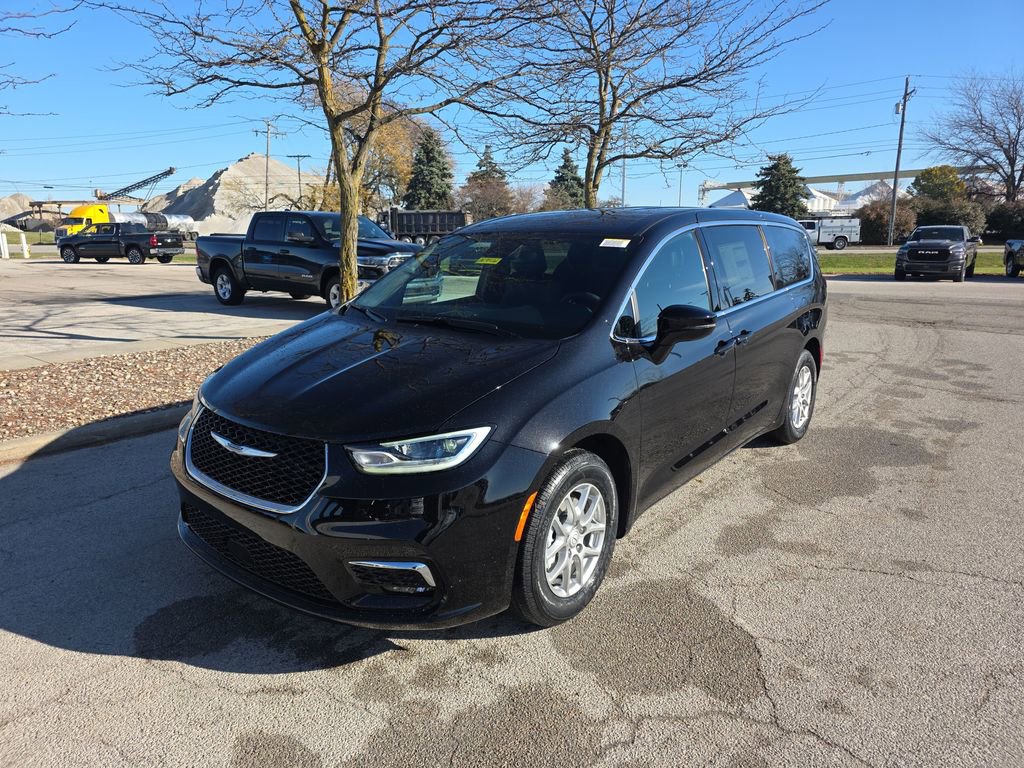 New 2026 Chrysler Pacifica Select