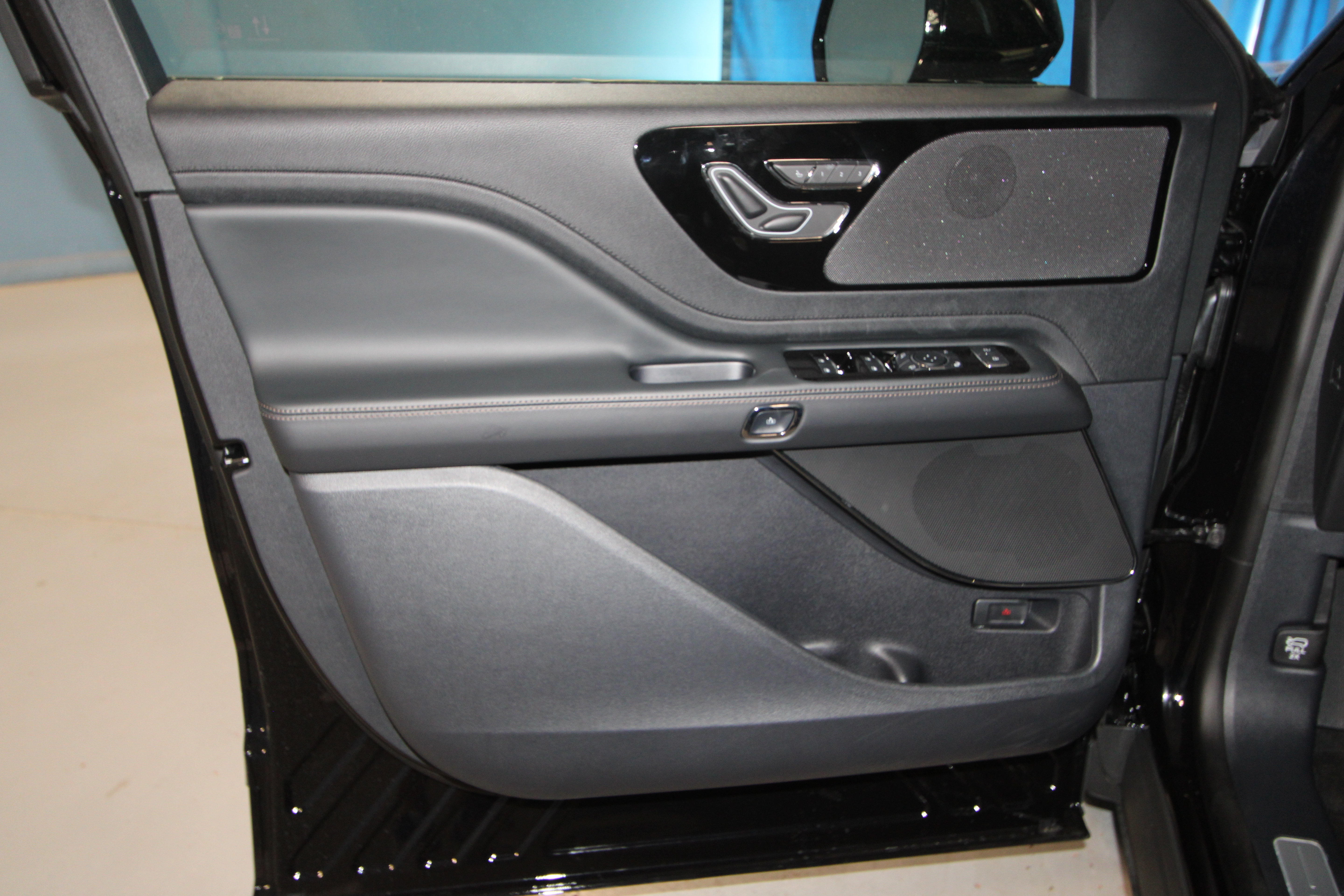 New 2026 Lincoln Aviator 2WD image 4