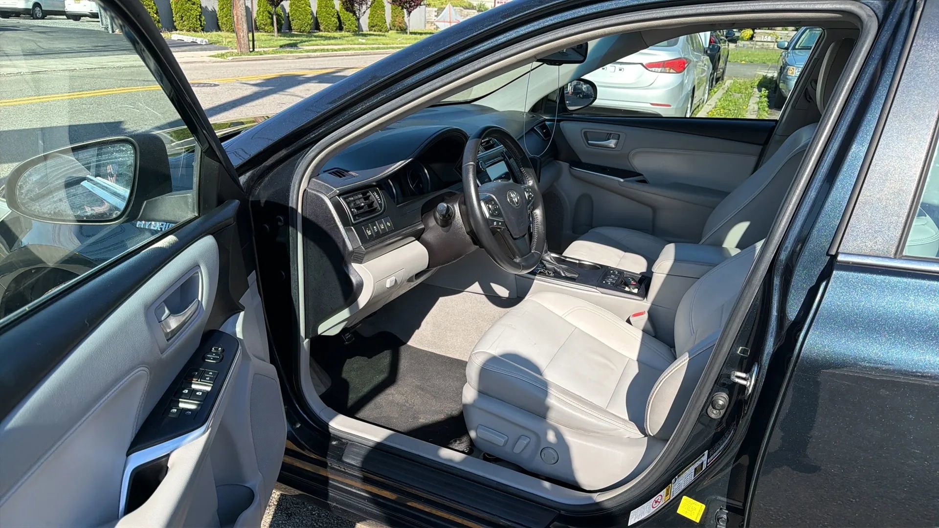 Used 2016 Toyota Camry XLE w/ Moonroof Package FWD image 23