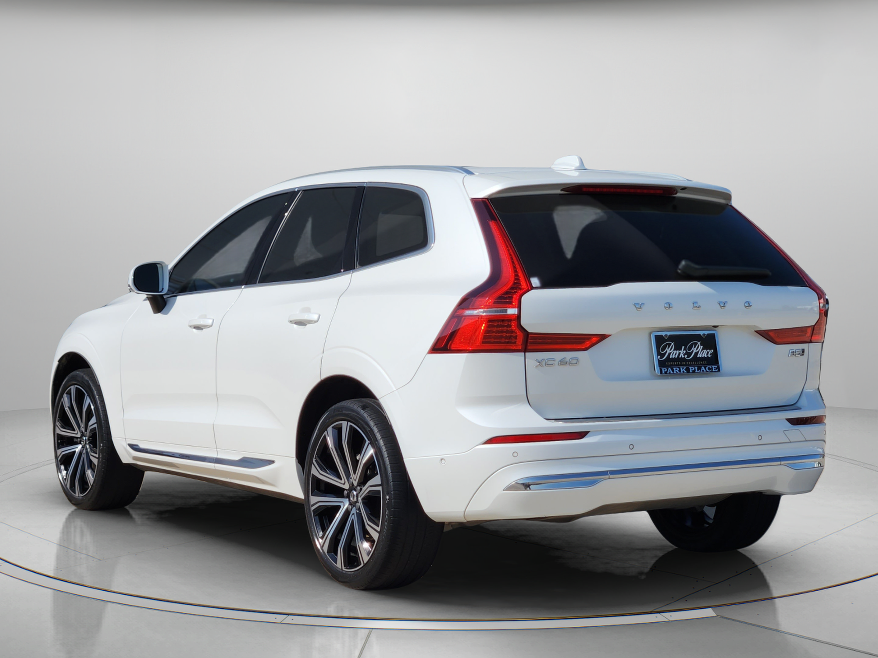 Used 2023 Volvo XC60 B5 Ultimate AWD/4WD image 3