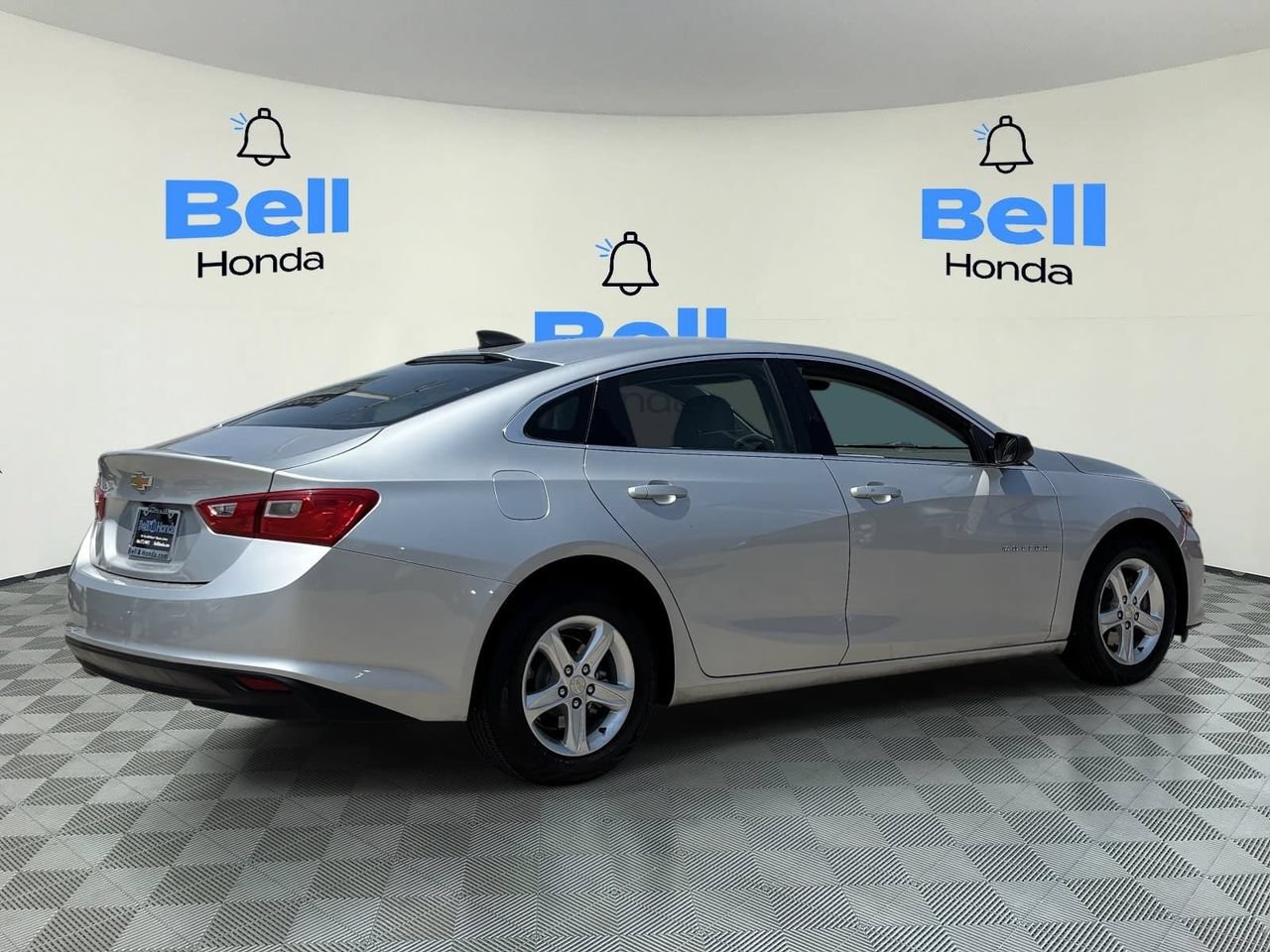 Used 2021 Chevrolet Malibu LS FWD image 4