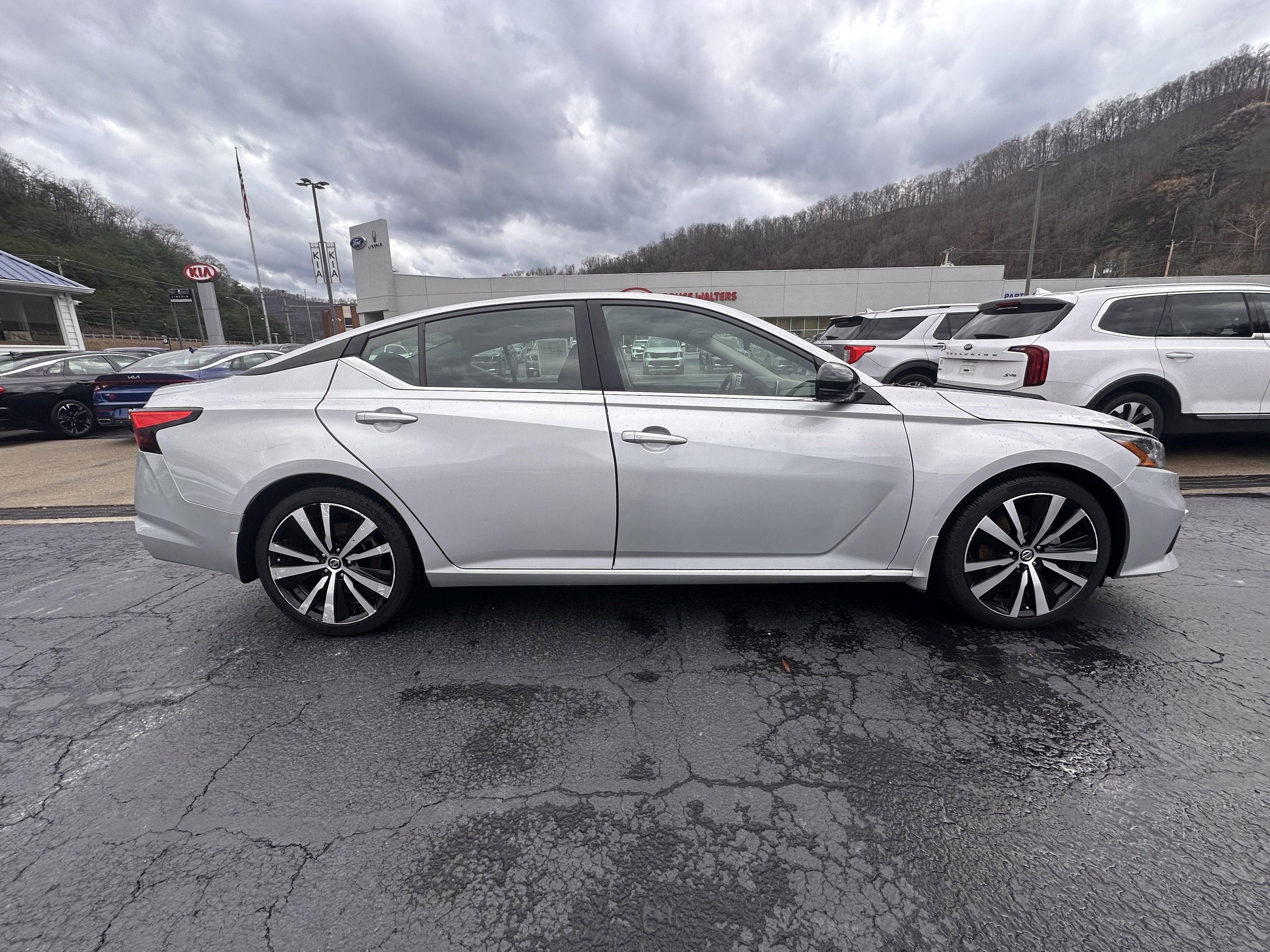 Used 2020 Nissan Altima 2.5 SR w/ Premium Package image 22