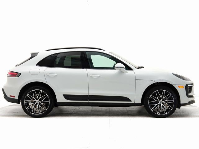 Certified 2025 Porsche Macan image 35