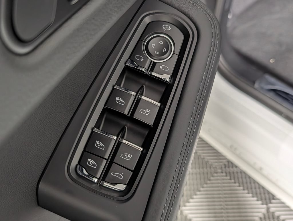 New 2026 Porsche Macan GTS AWD/4WD image 27