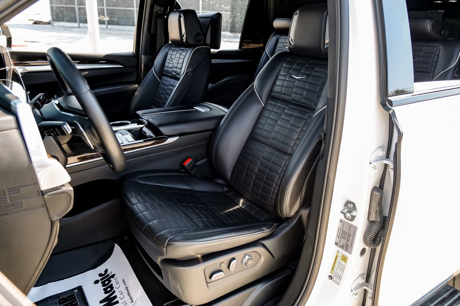 Used 2025 Cadillac Escalade Sport Platinum AWD/4WD image 31