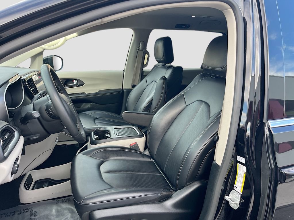 Used 2024 Chrysler Pacifica Select image 22