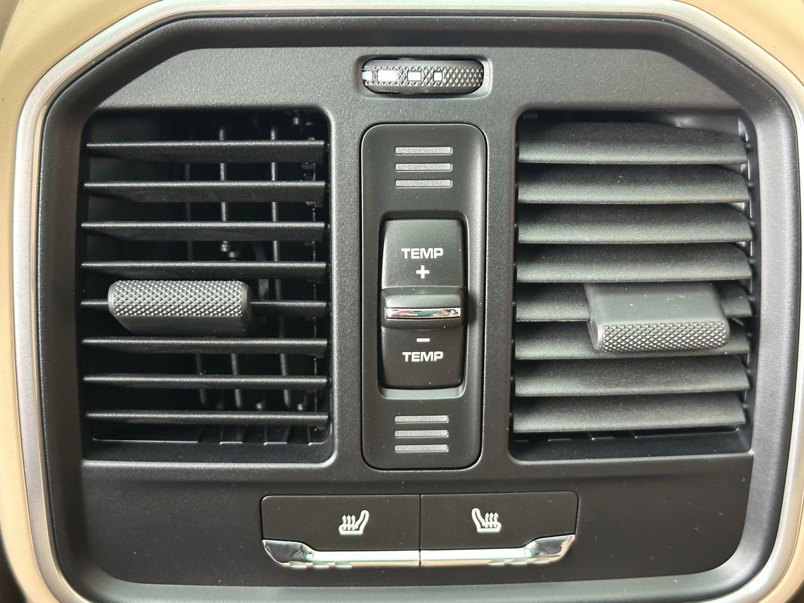 Certified 2026 Porsche Macan image 17