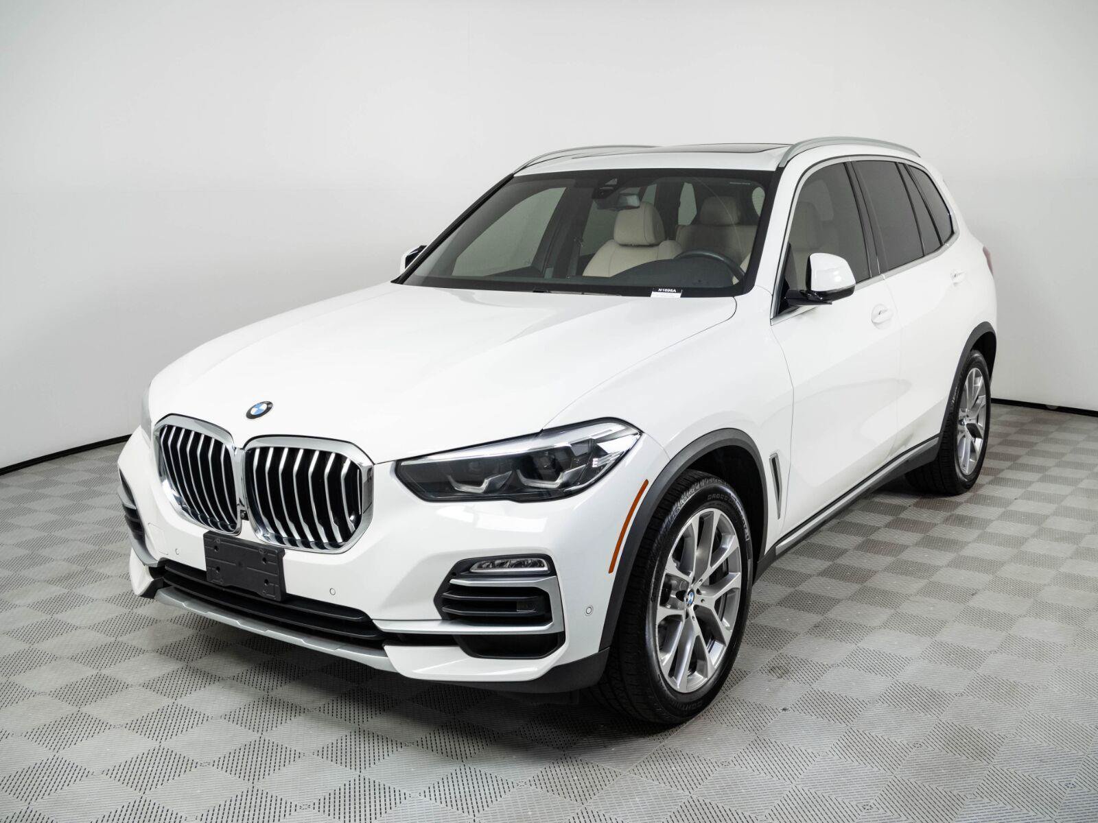 Used 2021 BMW X5 xDrive40i w/ Premium Package AWD/4WD image 1