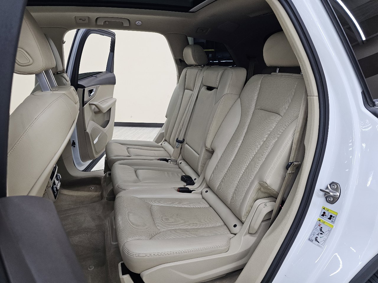 Used 2018 Audi Q7 3.0T Prestige w/ Prestige Package image 25