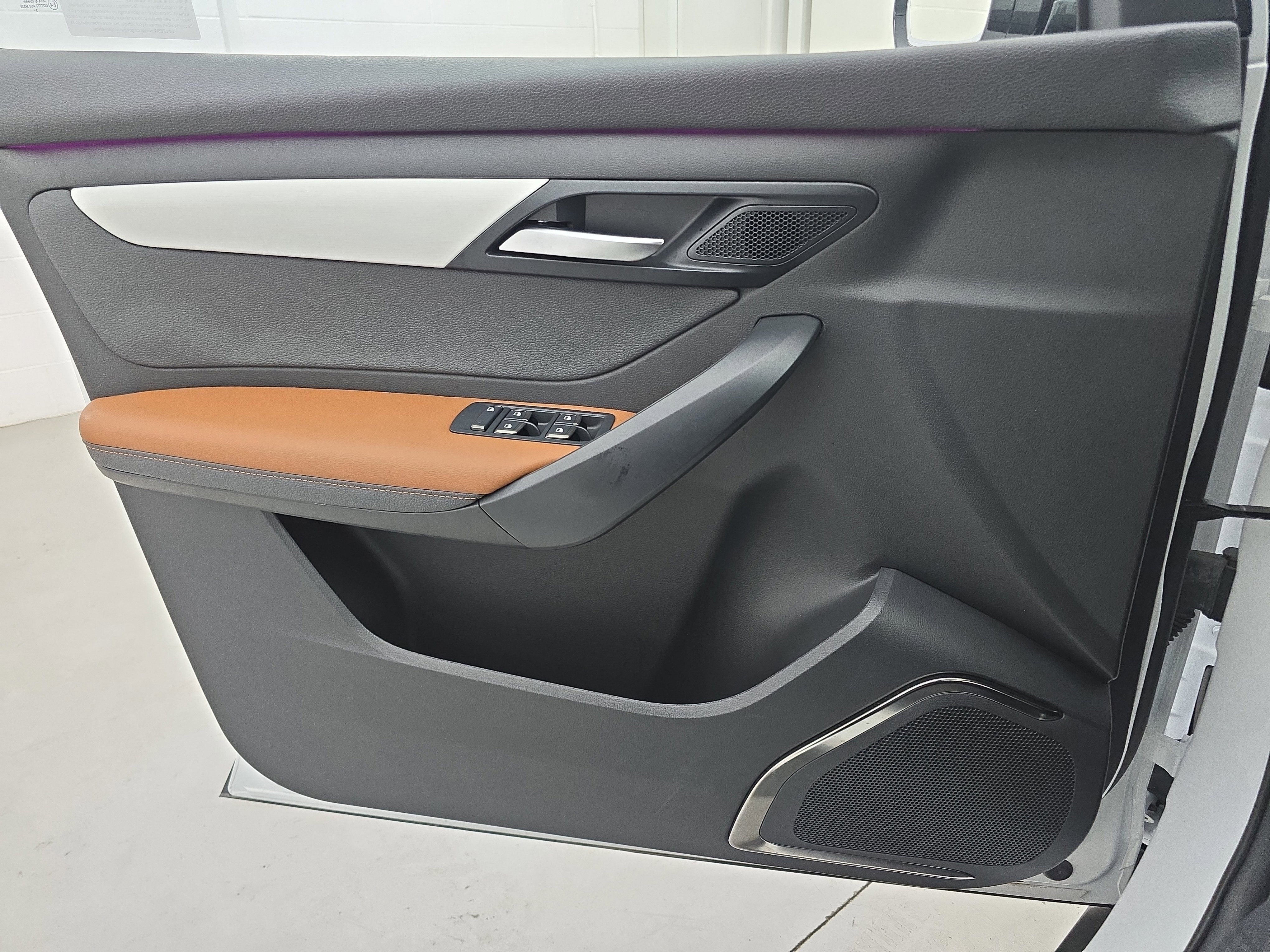 New 2025 VinFast VF 8 Plus image 25