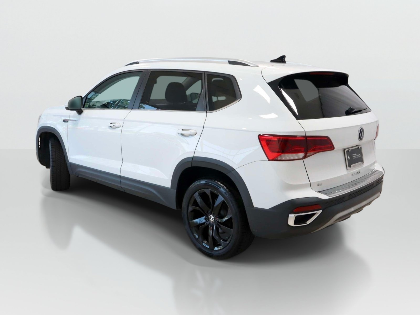Used 2022 Volkswagen Taos SE FWD image 3