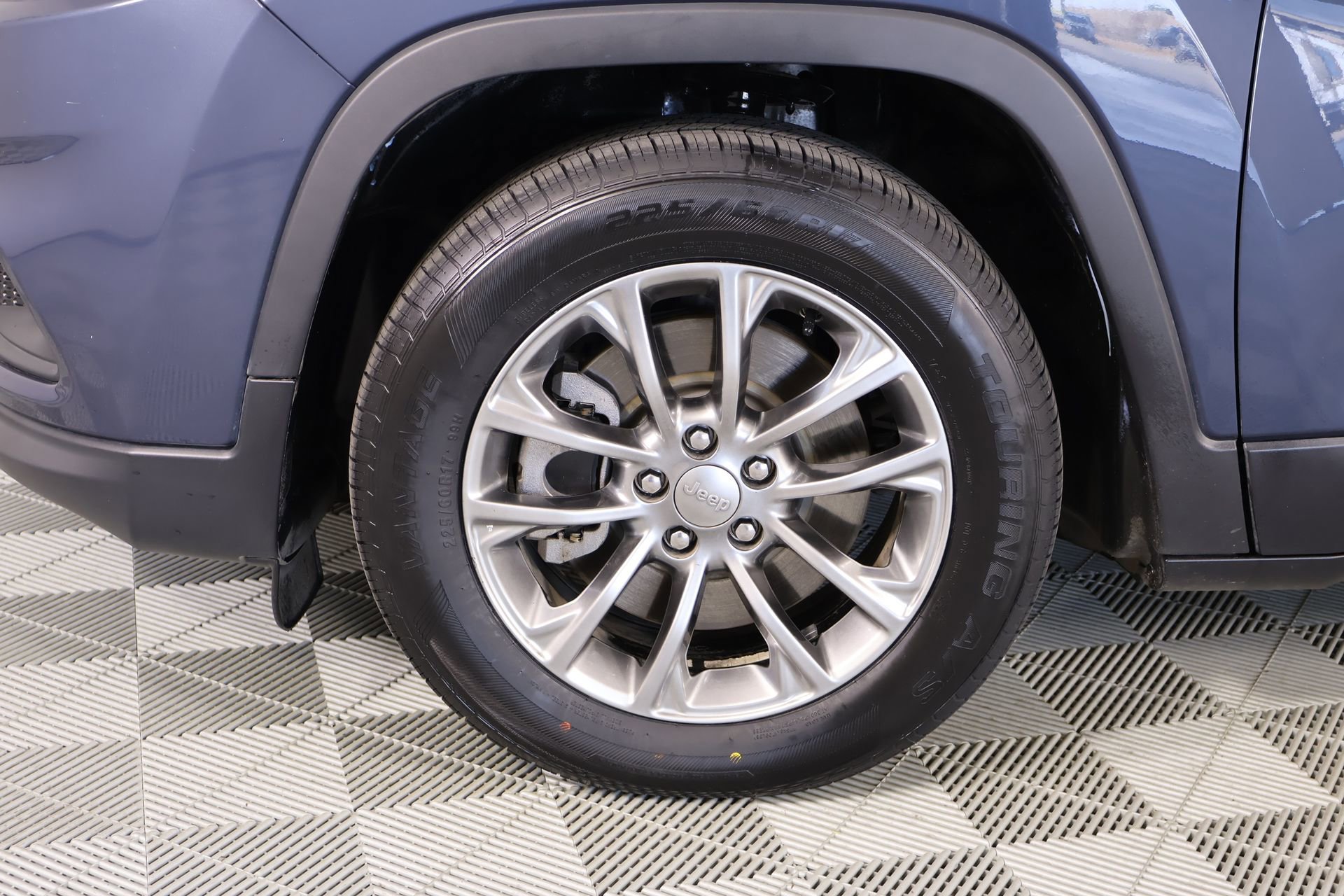 Used 2020 Jeep Cherokee Latitude Plus w/ Cold Weather Group image 17