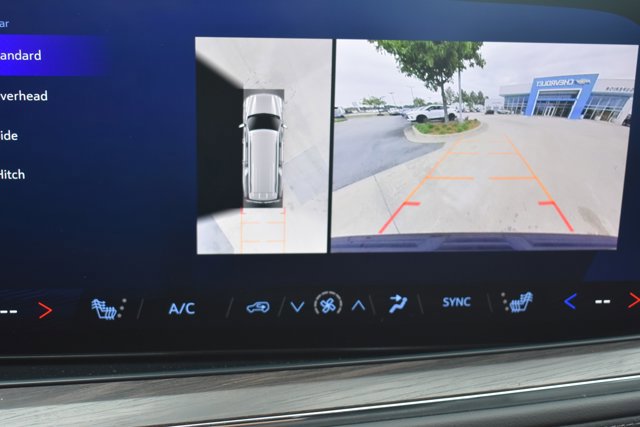 Used 2025 Chevrolet Suburban Z71 AWD/4WD image 25