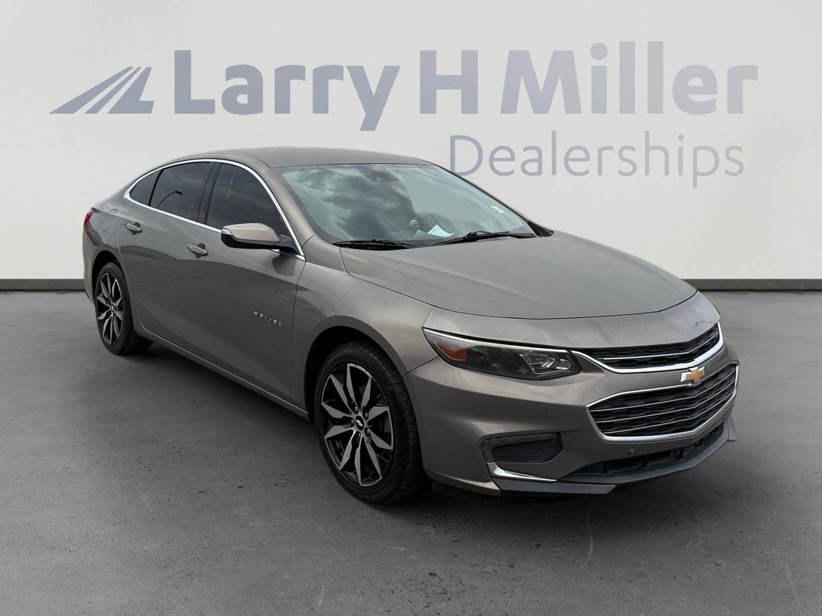 Used 2017 Chevrolet Malibu LT w/ Leather Package FWD image 7