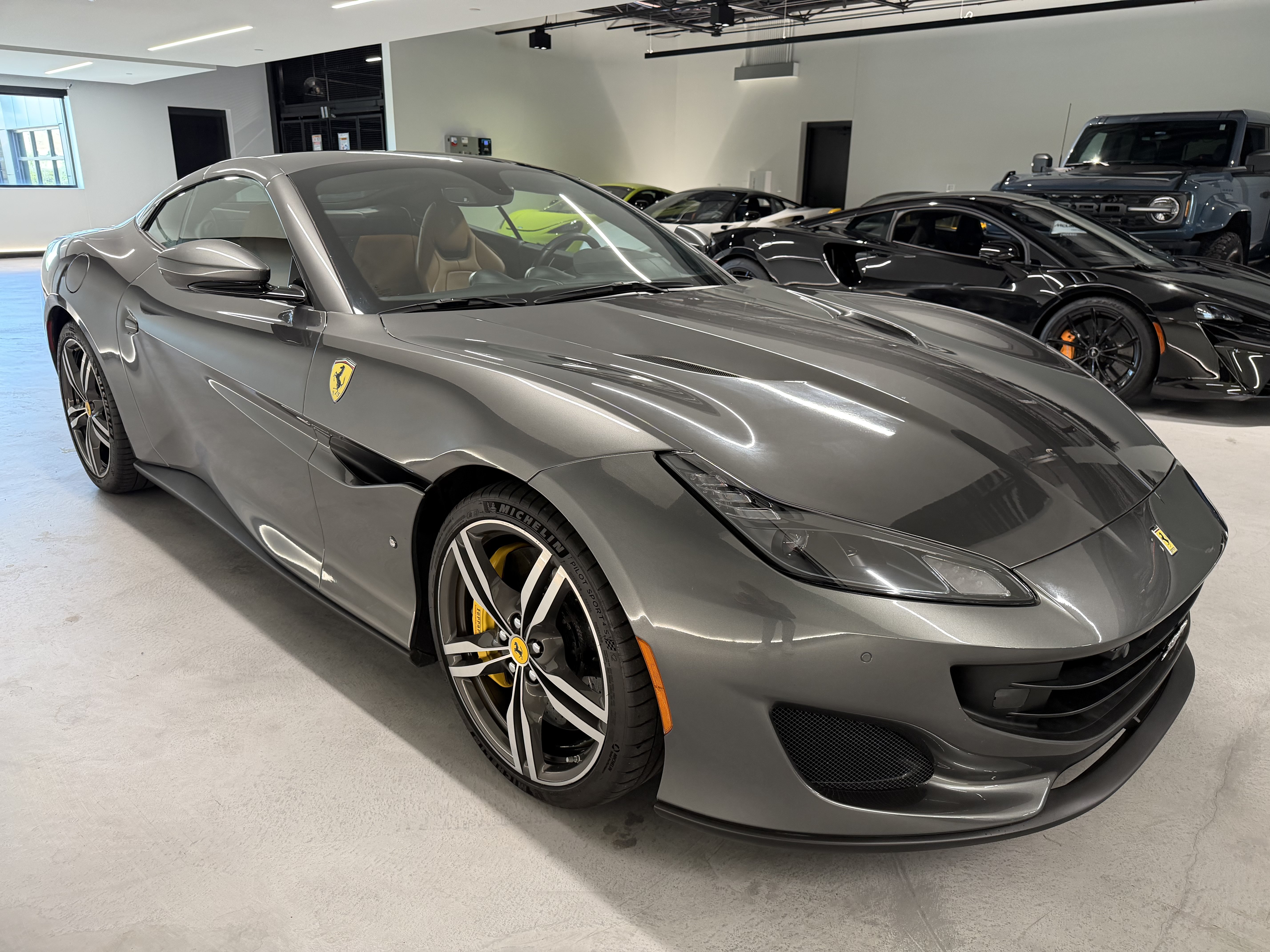 Used 2019 Ferrari Portofino RWD image 3