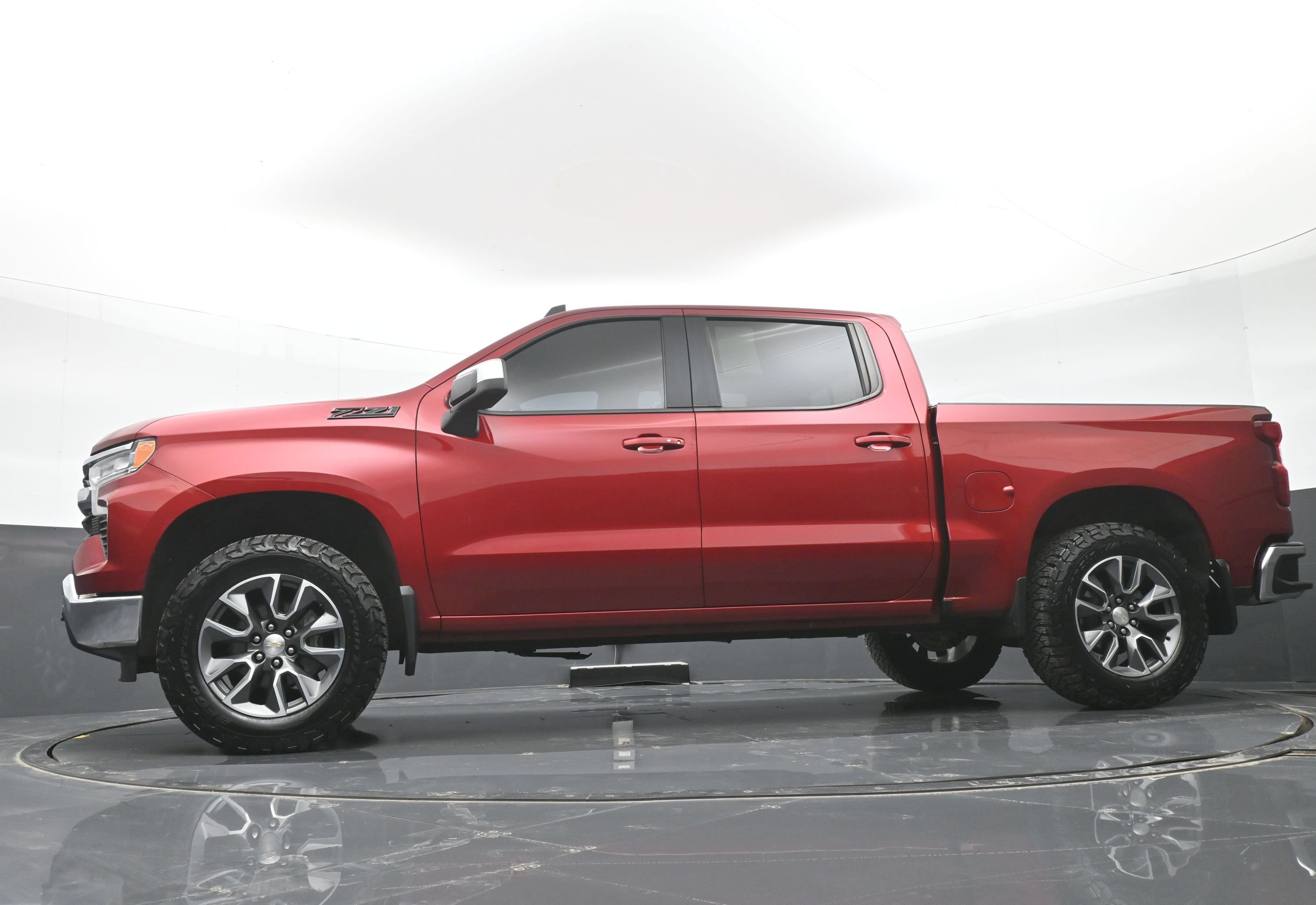 Used 2023 Chevrolet Silverado 1500 LT AWD/4WD image 43