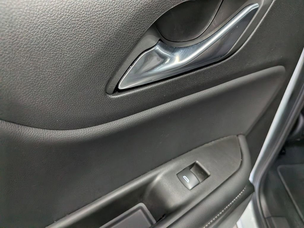 Used 2025 Chevrolet Blazer LT image 25