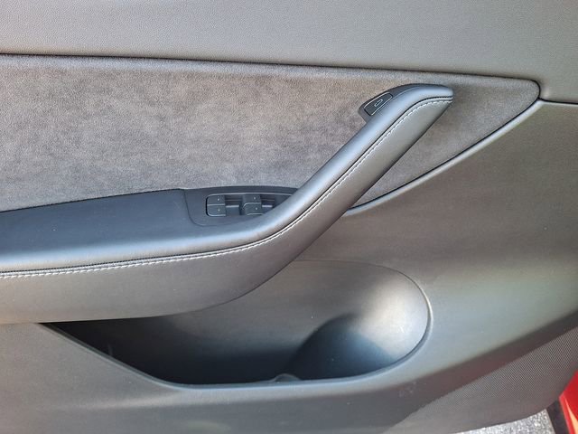 Used 2022 Tesla Model Y Long Range image 15