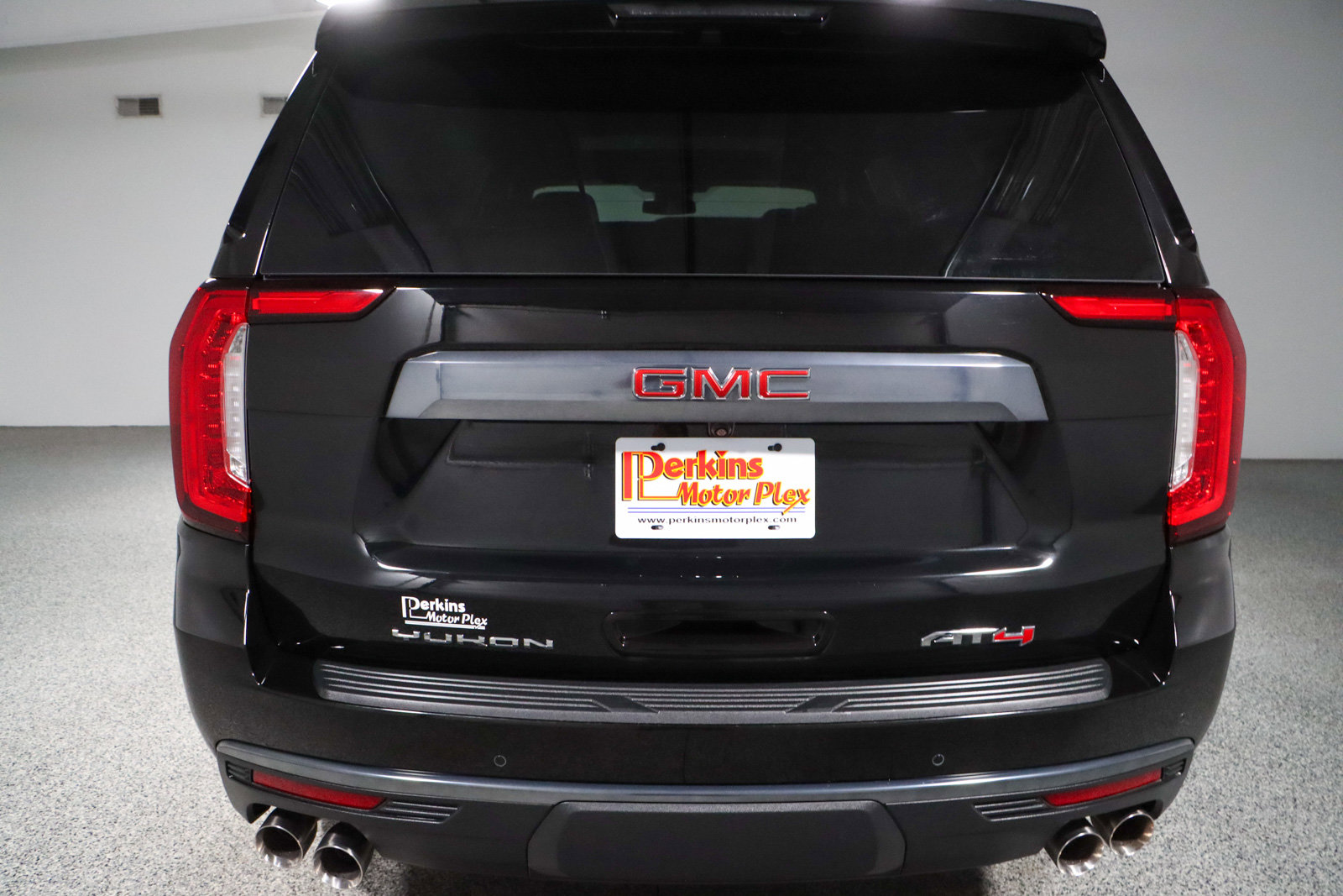 Used 2024 GMC Yukon XL AT4 w/ Technology Package image 8