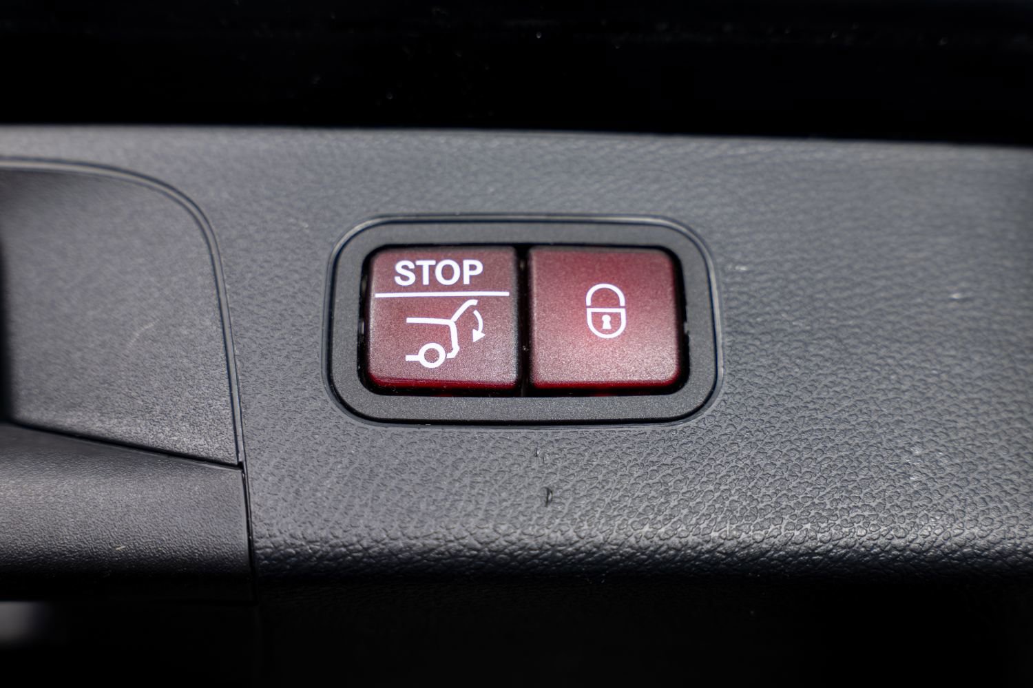 Used 2019 Mercedes-Benz GLC 300 4MATIC w/ Premium Package image 21