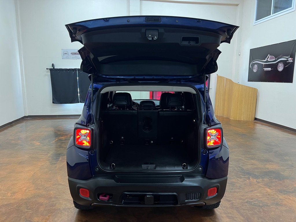 Used 2017 Jeep Renegade Trailhawk w/ Premium Trailhawk Package AWD/4WD image 14