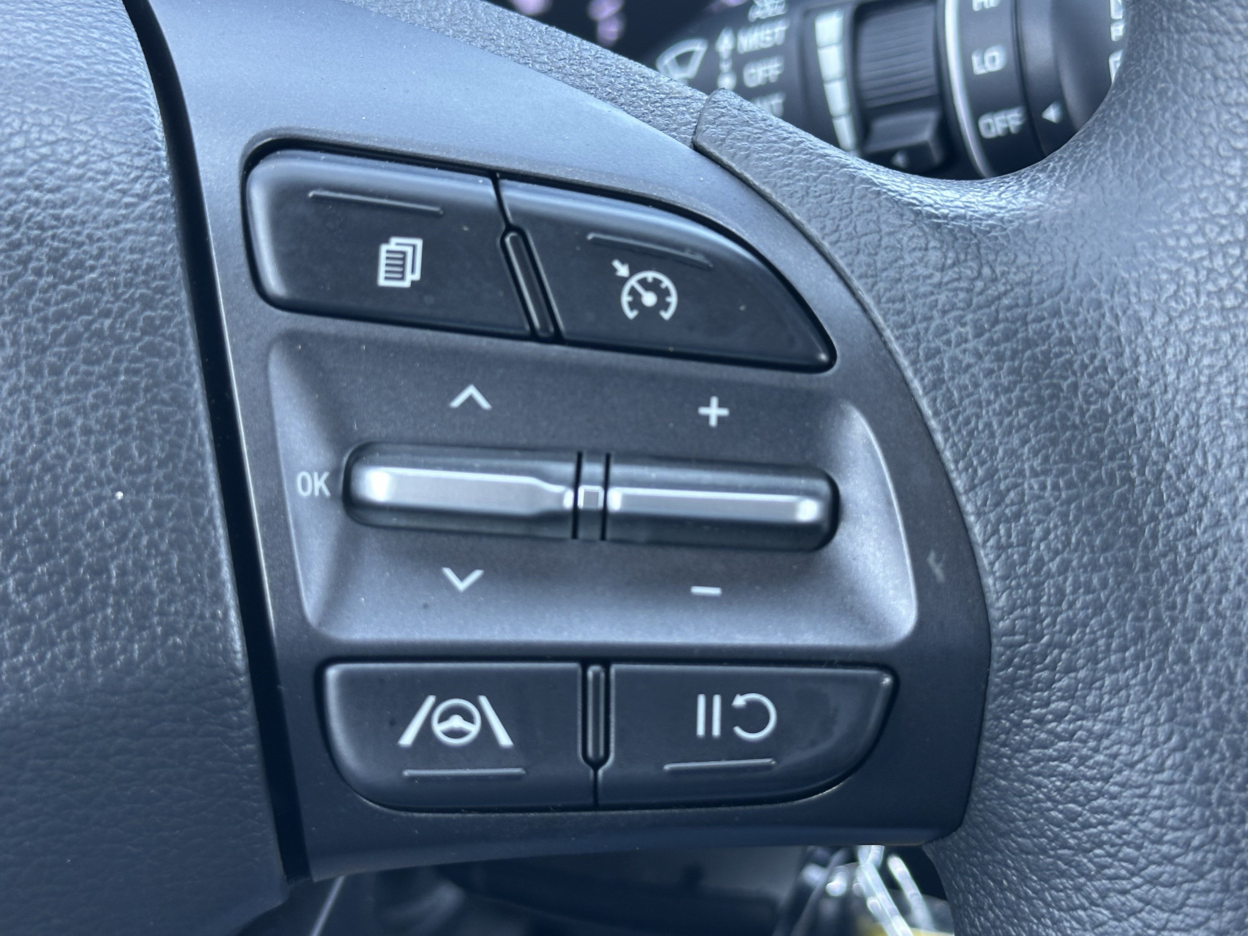 Used 2022 Hyundai Kona SE w/ Cargo Package FWD image 23