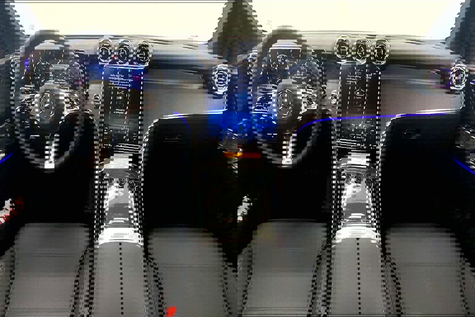 Used 2025 Mercedes-Benz GLC 300 image 11