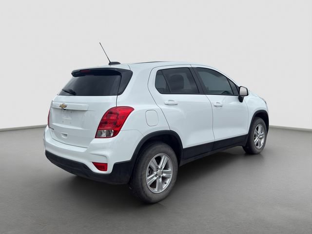 Used 2022 Chevrolet Trax LS w/ Tint and Cruise Package AWD/4WD image 6